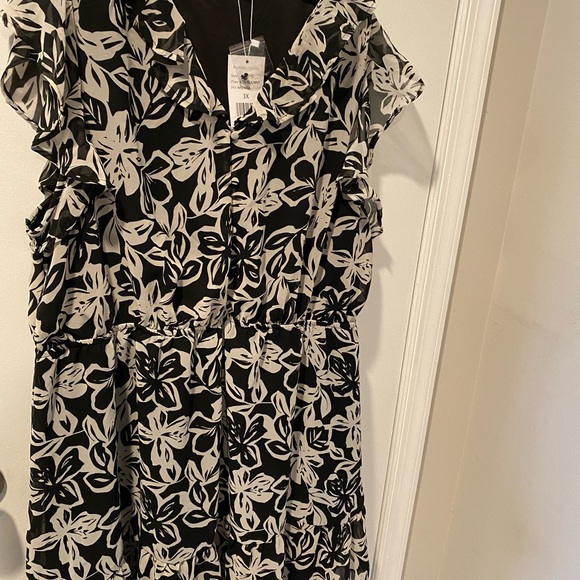 Black and White Flutter Sleeve V-Neck Mini Dress - Picture 1 of 6